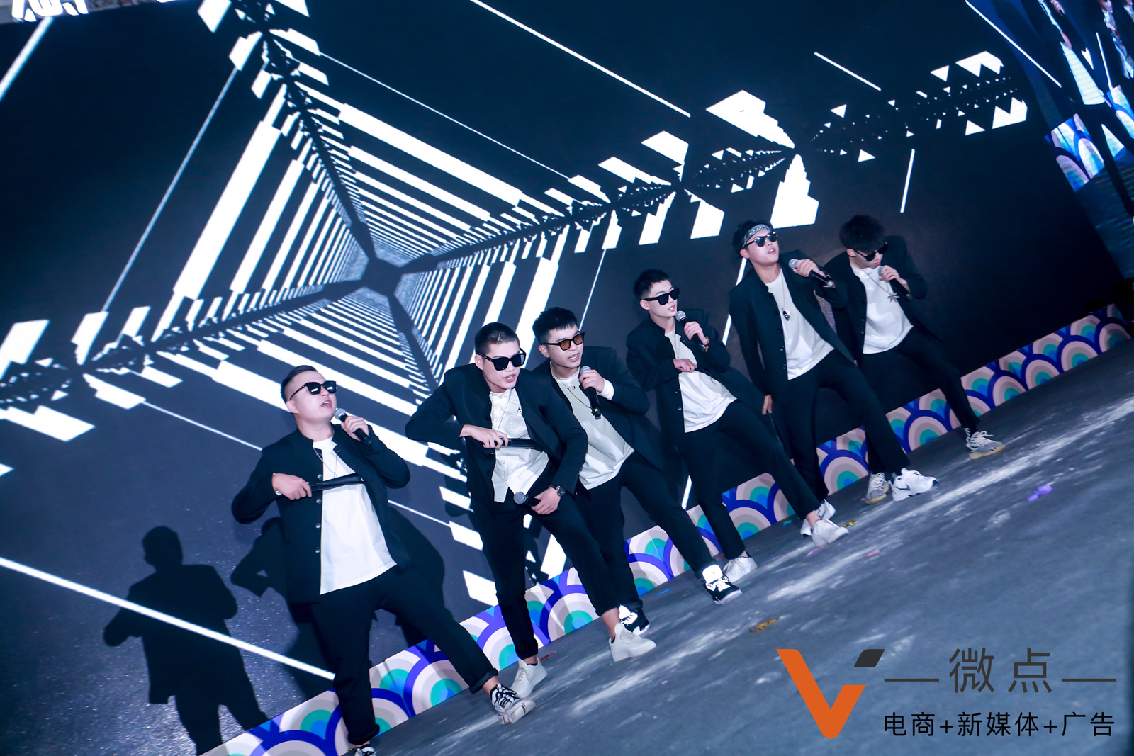 型男演唱團