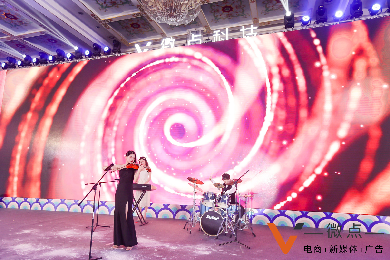 小提琴、電子、+架子鼓組合演奏